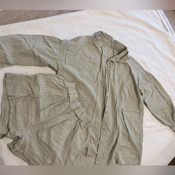 Cotton - Picture 1 of 3
